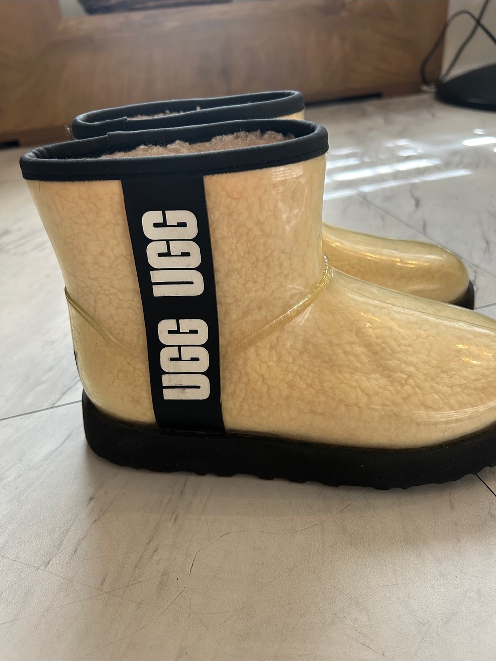 UGG Kids Cream Glossy Shearling Ankle Boots with Black Branding